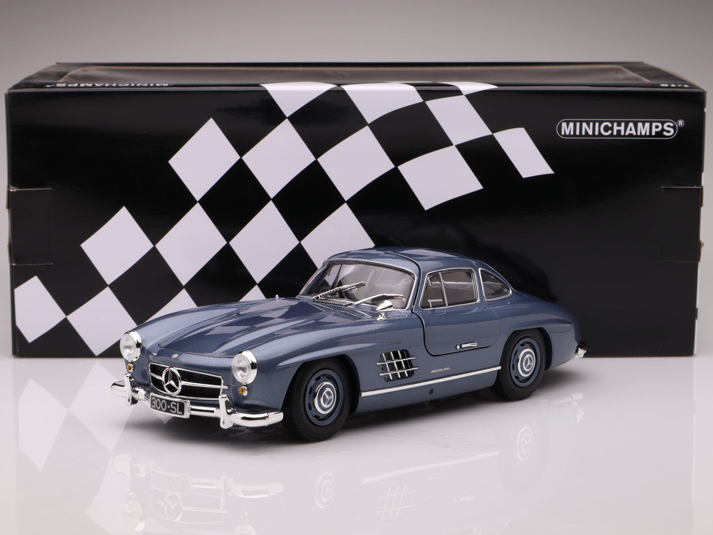 Mercedes-Benz 300 SL W198 1955 light blue metallic 1/450pcs - 1/18 Minichamps