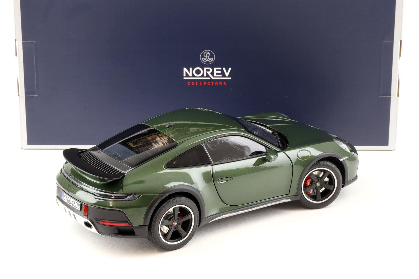 Porsche 911 Dakar 2023 oakgreen metallic - 1/18 Norev