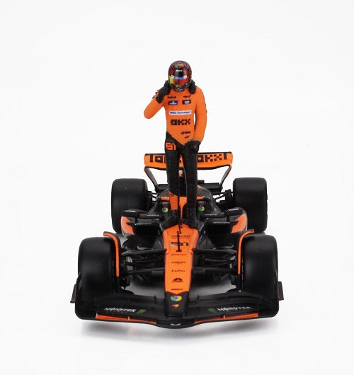 Formula 1 McLaren MCL38 #81 cu figurina Oscar Piastri - 1/24 Bburago
