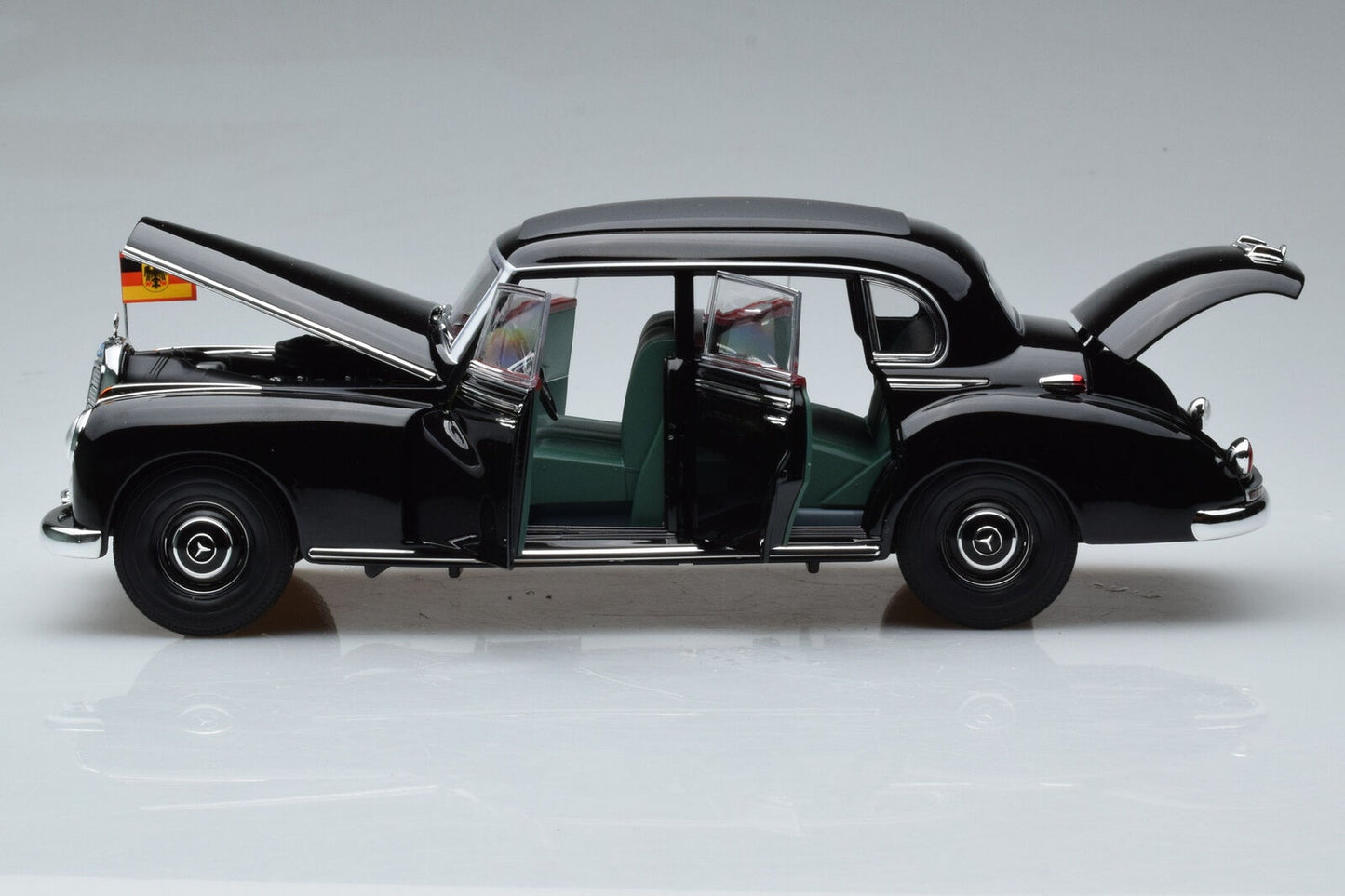 Mercedes-Benz 300 1955 Konrad Adenauer - 1/18 Norev
