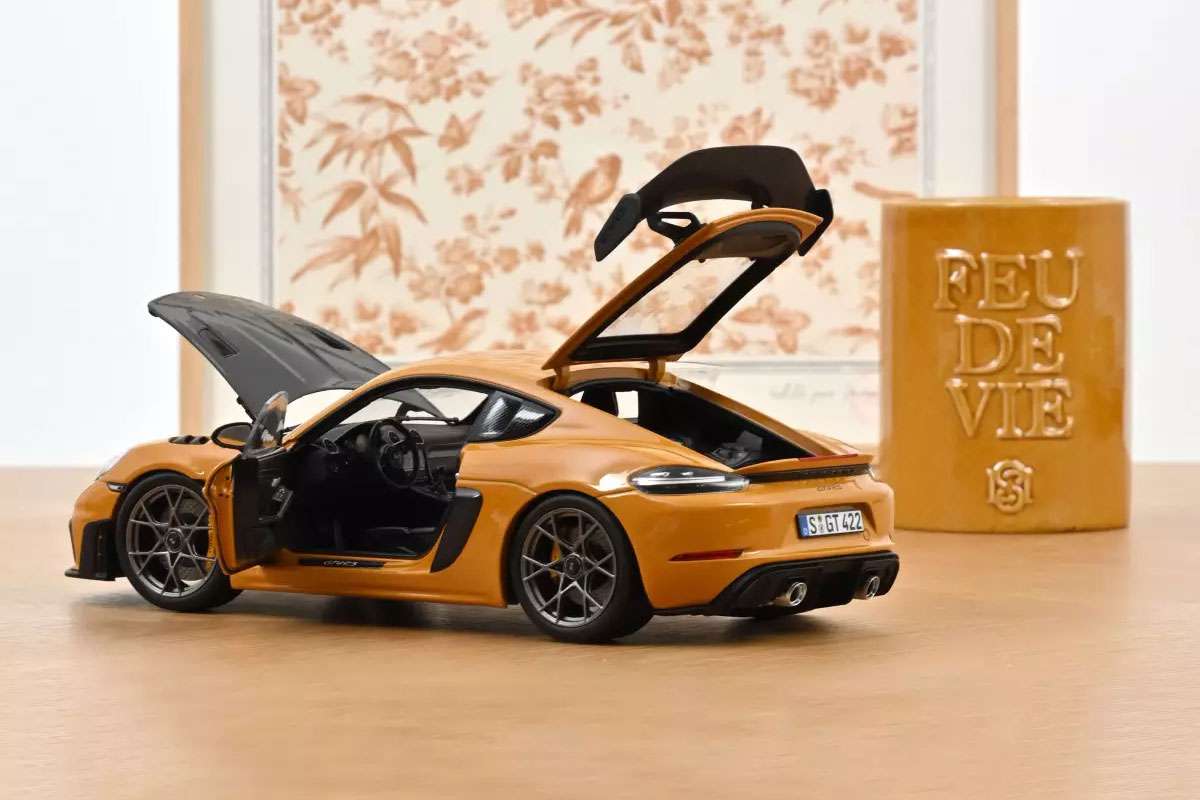 Porsche Cayman GT4 RS 2023 weissach pach bahama yellow - 1/18 Norev