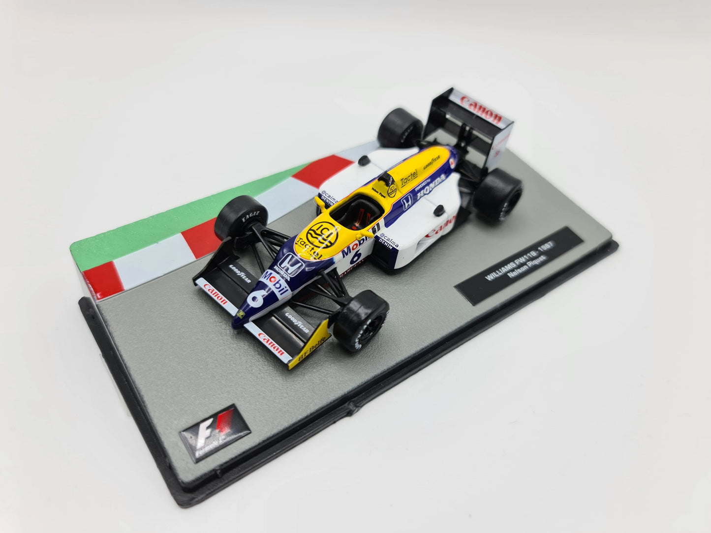 Formula 1 Williams FW11B 1987 Nelson Piquet cu vitrina plexiglass - 1/43 Altaya