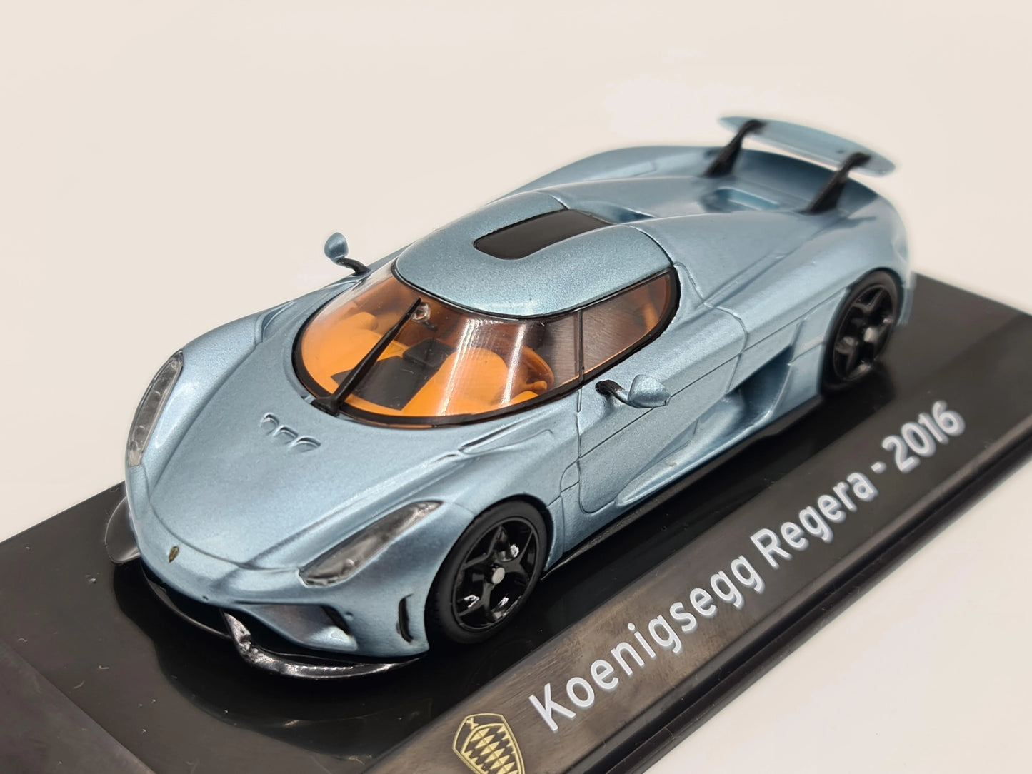 Koenigsegg Regera 2016 cu vitrina plexiglass - 1/43 Altaya