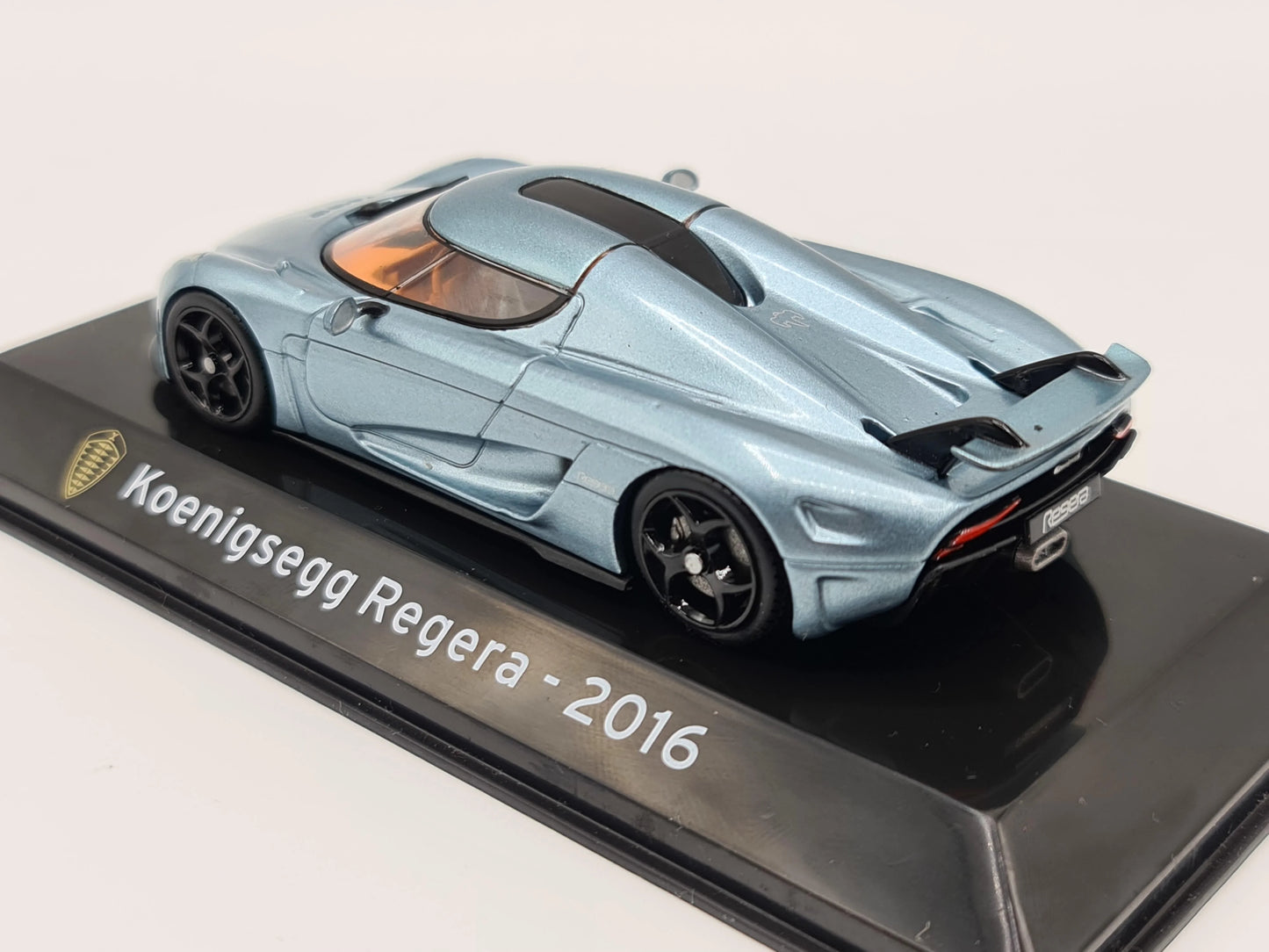 Koenigsegg Regera 2016 cu vitrina plexiglass - 1/43 Altaya