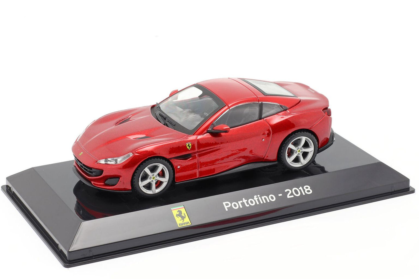 Ferrari Portofino 2018 cu vitrina plexiglass - 1/43 Altaya