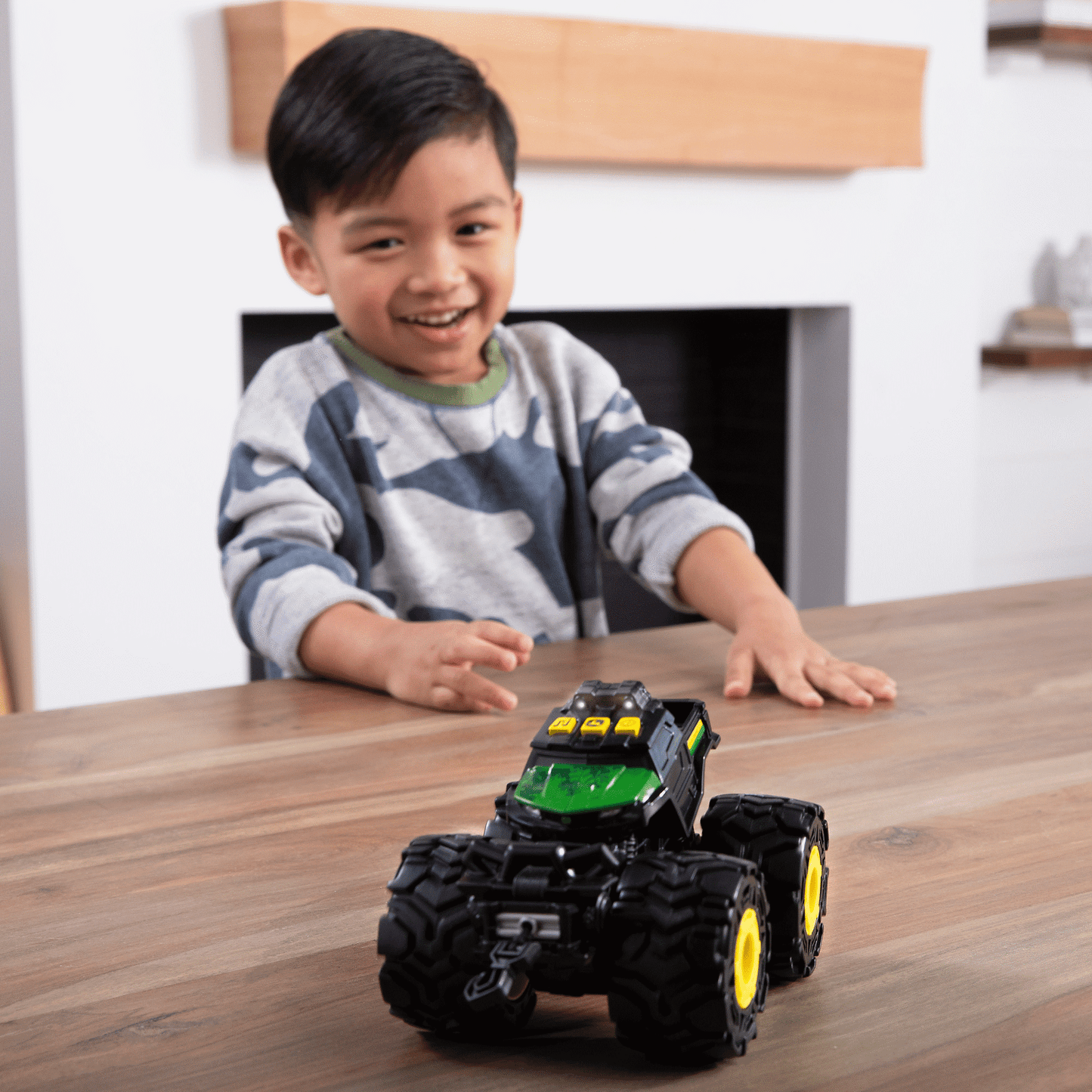 Tractor John Deere - Monster Treads cu carlig