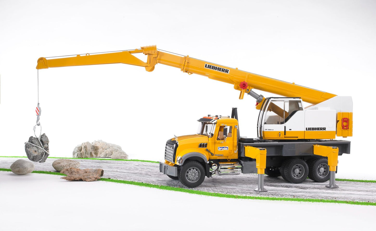 BRUDER 02818 - Macara Mack Liebherr