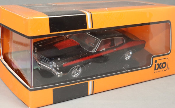 Chevrolet Chevelle SS 1970 negru/rosu cu vitrina plexiglass - 1/43 Ixo Models