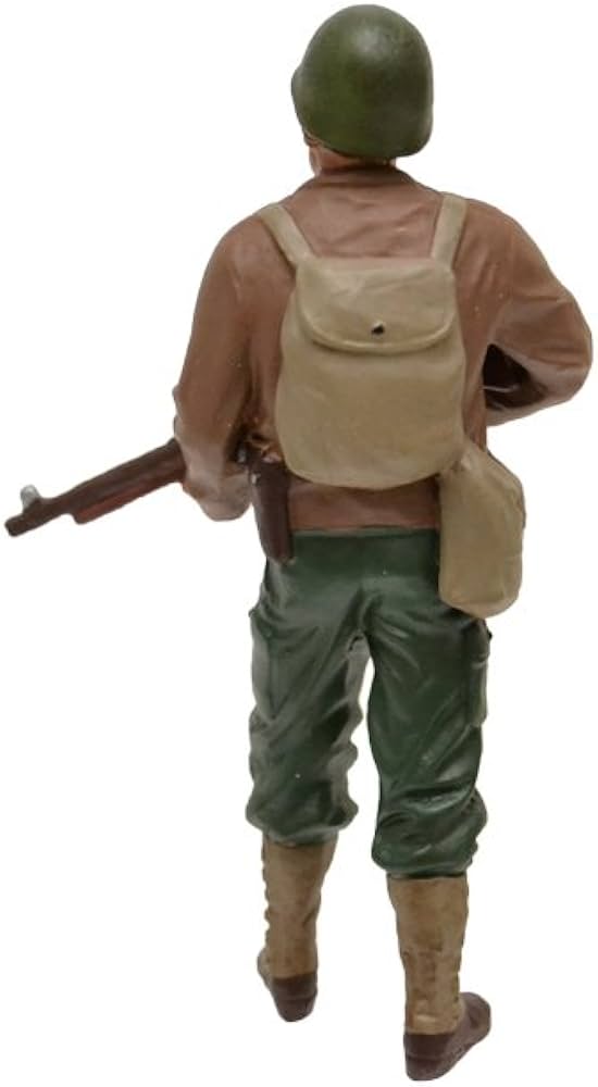 Figurina soldat tine pusca cu ambele maini - 1/18 American Diorama