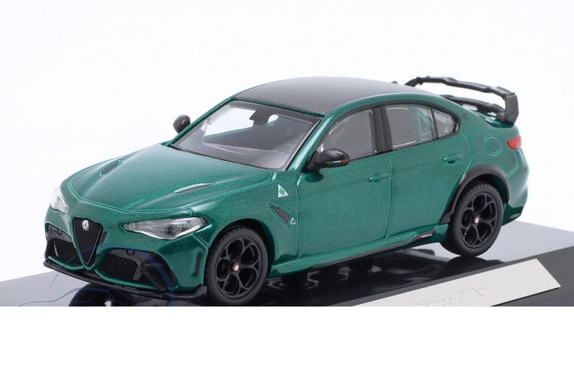 Alfa Romeo Giulia GTAm verde cu vitrina plexiglass - 1/43 Bburago