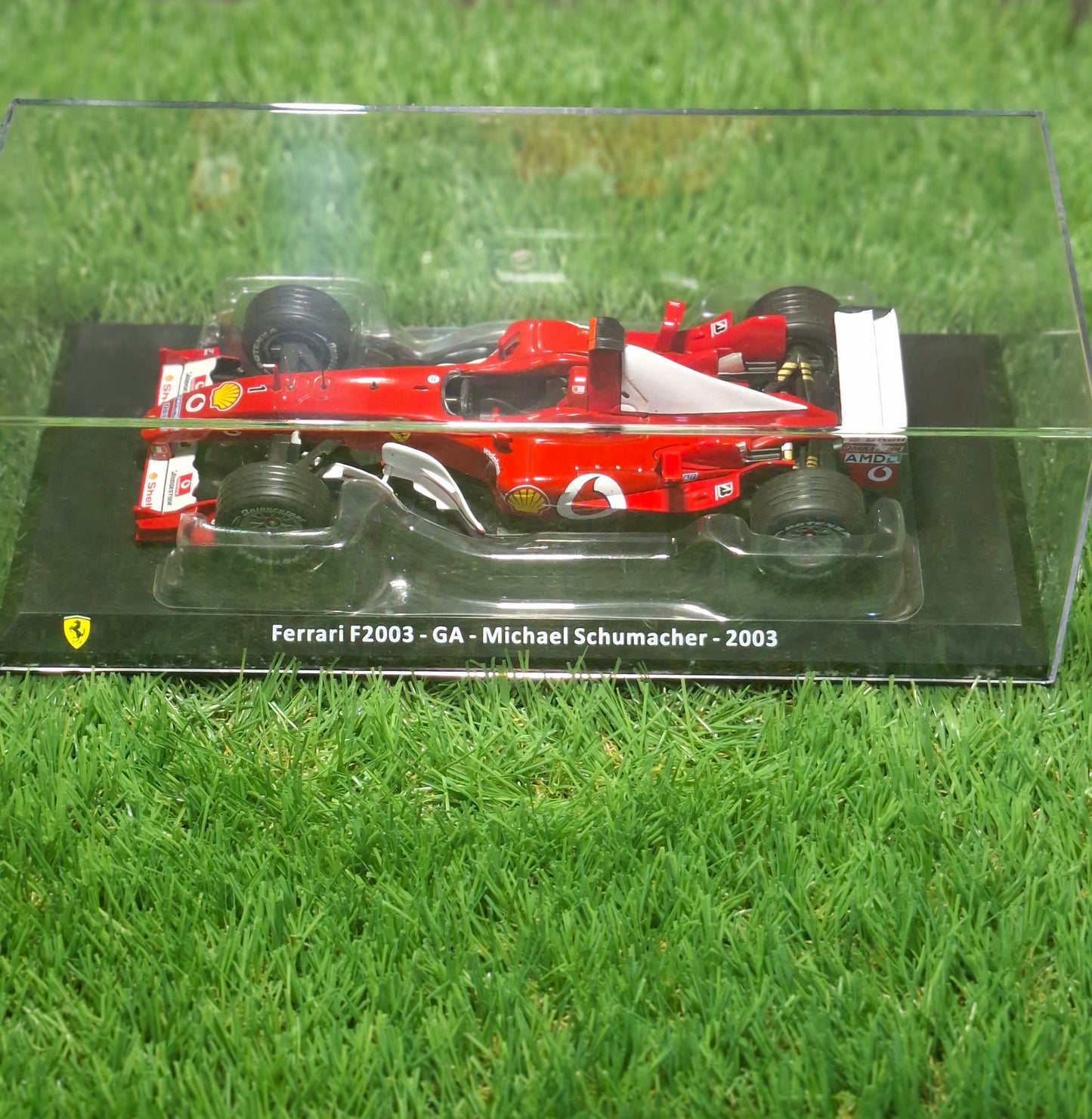 Formula 1 Ferrari F2003 GA #1 Michael Schumacher 2003 cu vitrina plexiglass - 1/24 Premium Collectibles