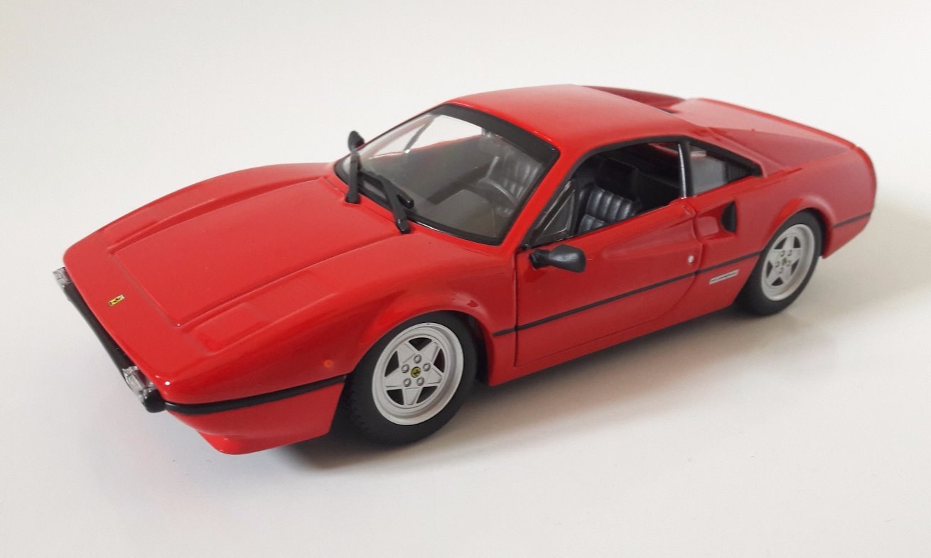 Ferrari 308 GTB 1975 cu vitrina plexiglass - 1/24 Bburago
