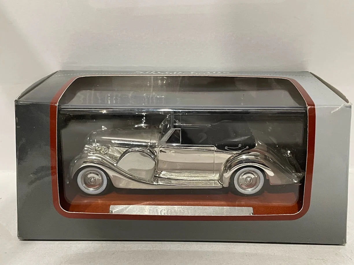 Lagonda LG 6 silver cu vitrina plexiglass (crapata) - 1/43 Atlas Collections