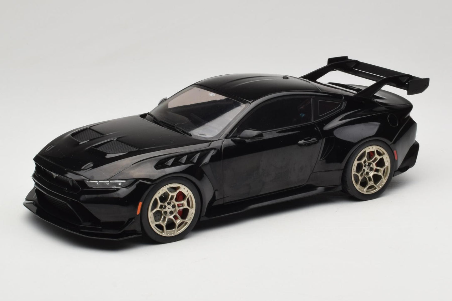Ford Mustang GTD 2025 negru - 1/18 Ixo Models