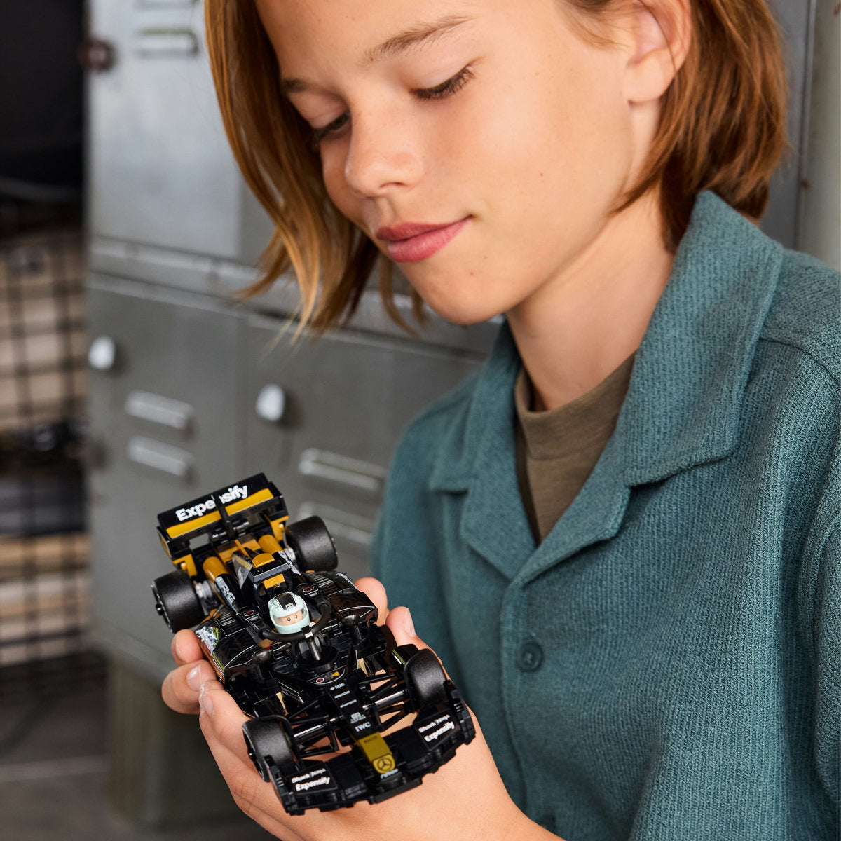 Lego Speed Champions 77252 - Maşina de curse a echipei APXGP din F1, The Movie (268 piese)