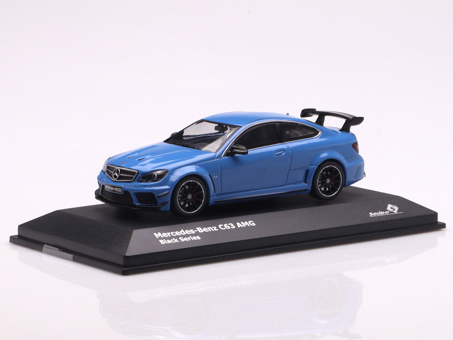 Mercedes-Benz C63 AMG Black Series bleu cu vitrina - 1/43 Solido