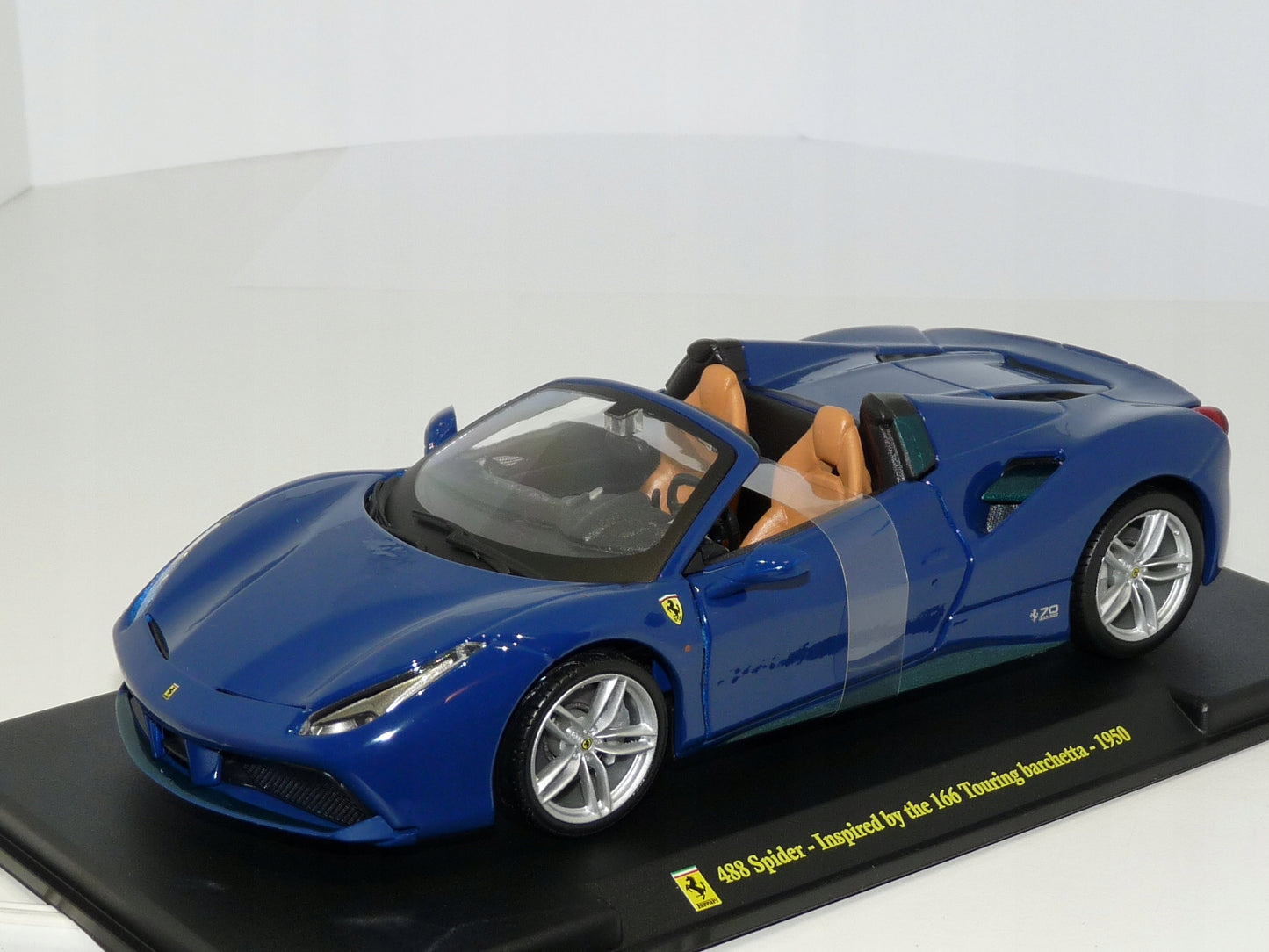 Ferrari 488 Spider Inspired By the 166 Touring Barchetta 1950 - 1/24 Bburago