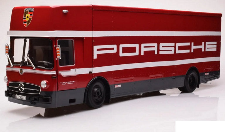 Mercedes O317 Porsche race - 1/18 CMR - are o zgarietura pe capac si unde se imbina mai are niste urma