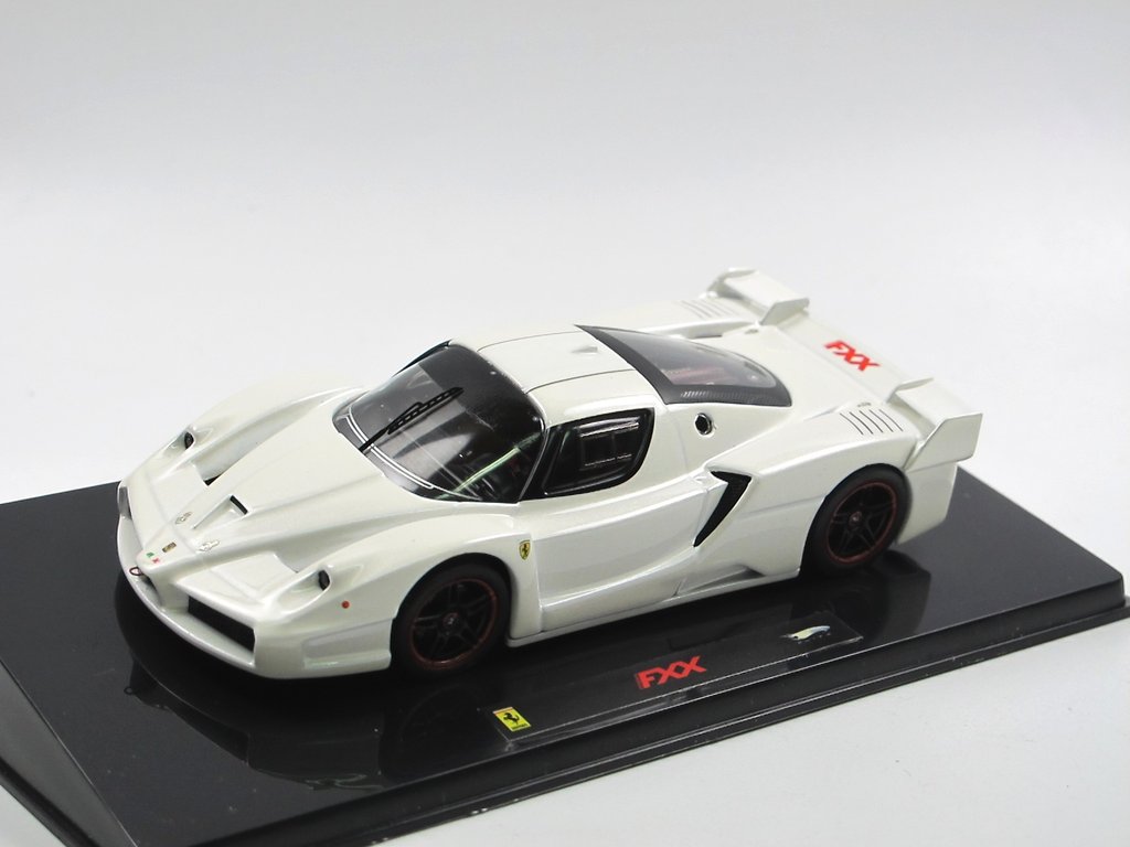 Ferrari FXX alb - 1/43 Hot Wheels ELITE