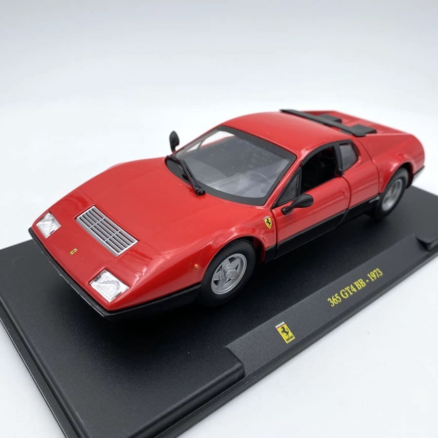 Ferrari 365 GT4 BB 1973 cu vitrina plexiglass - 1/24 Bburago