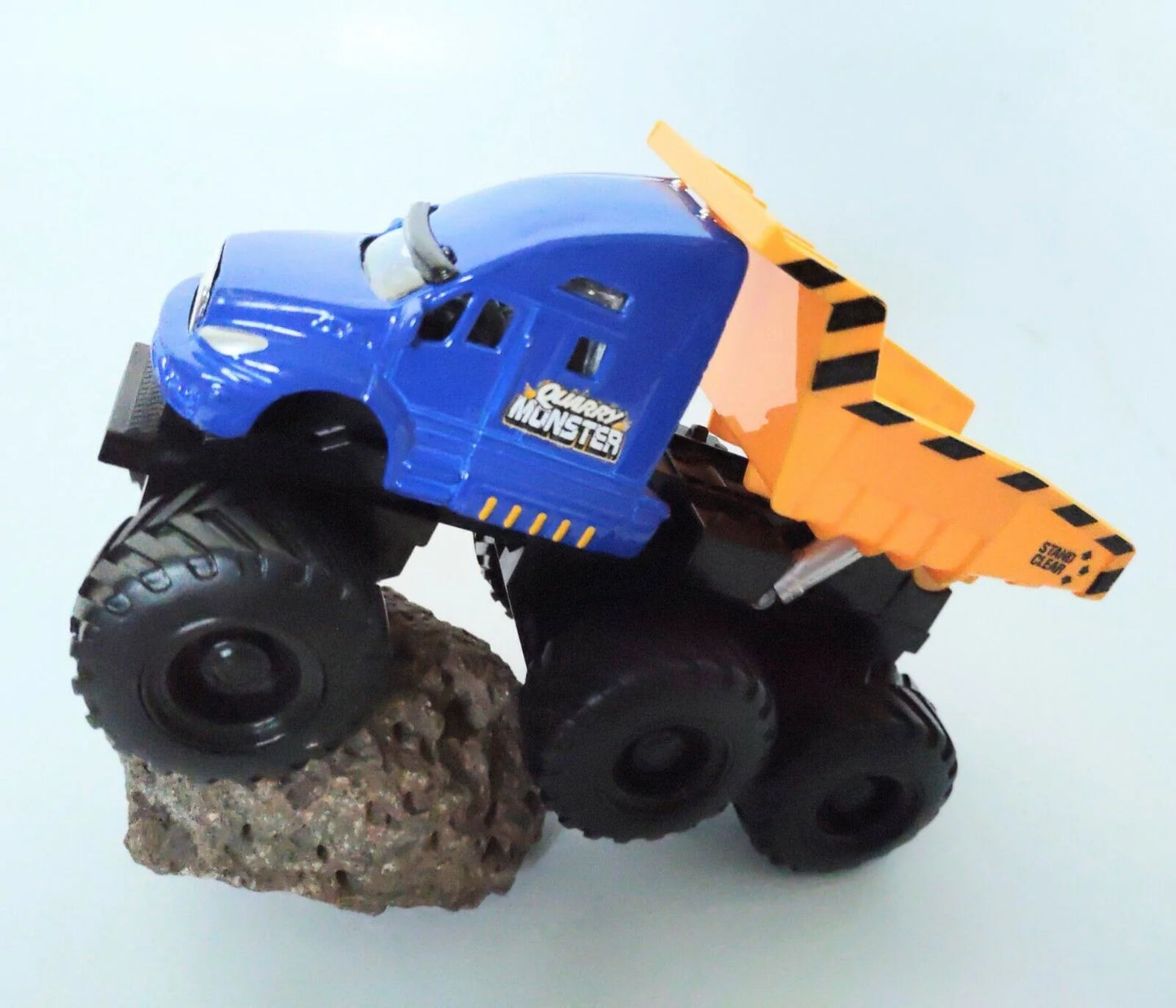 Camion Fresh Metal motorizat ( albastru/galben ) Builder Zone - MAISTO