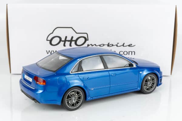 Audi RS4 B7 Sedan albastru - 1/18 Otto Mobile