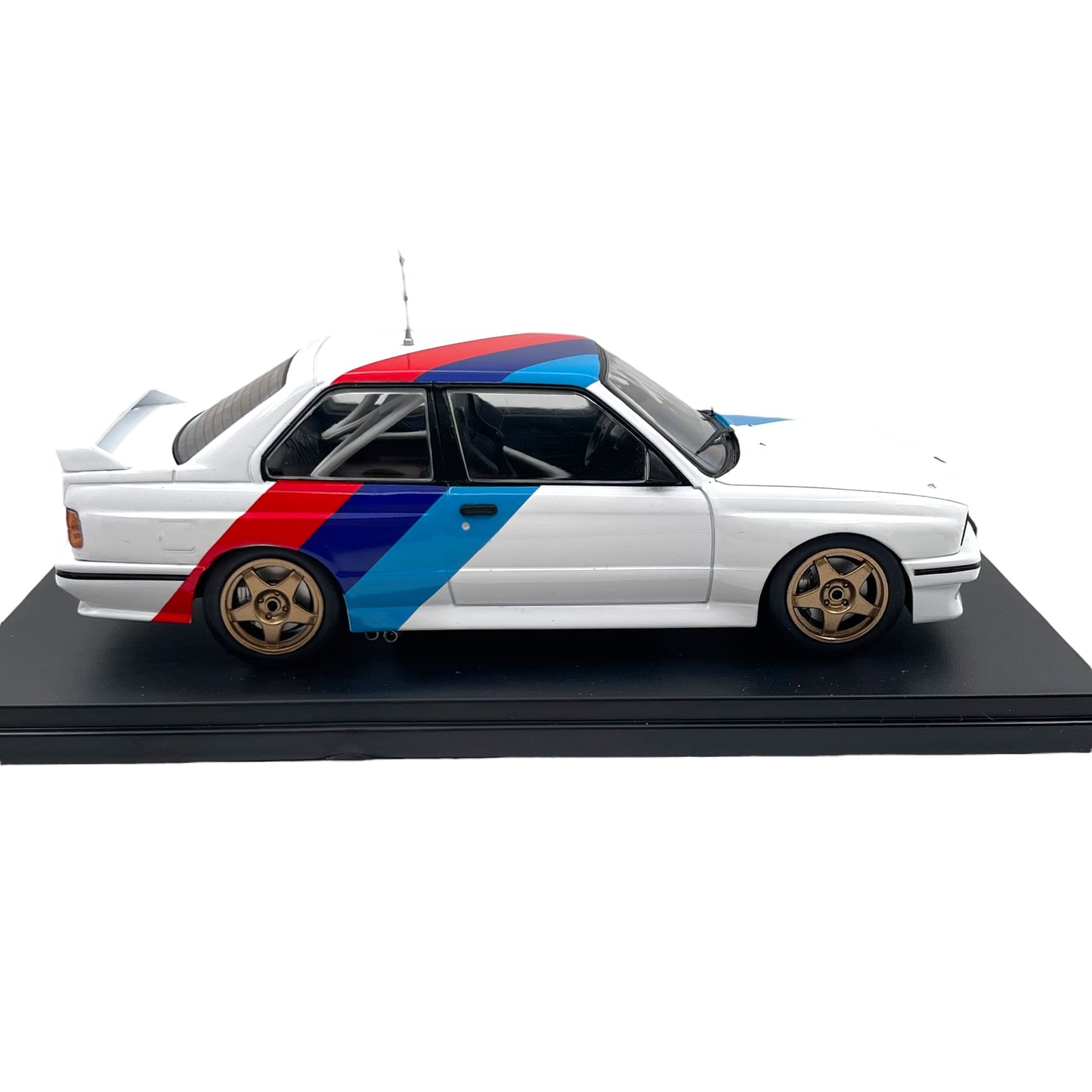 BMW M3 E30 1989 - 1/24 Whitebox