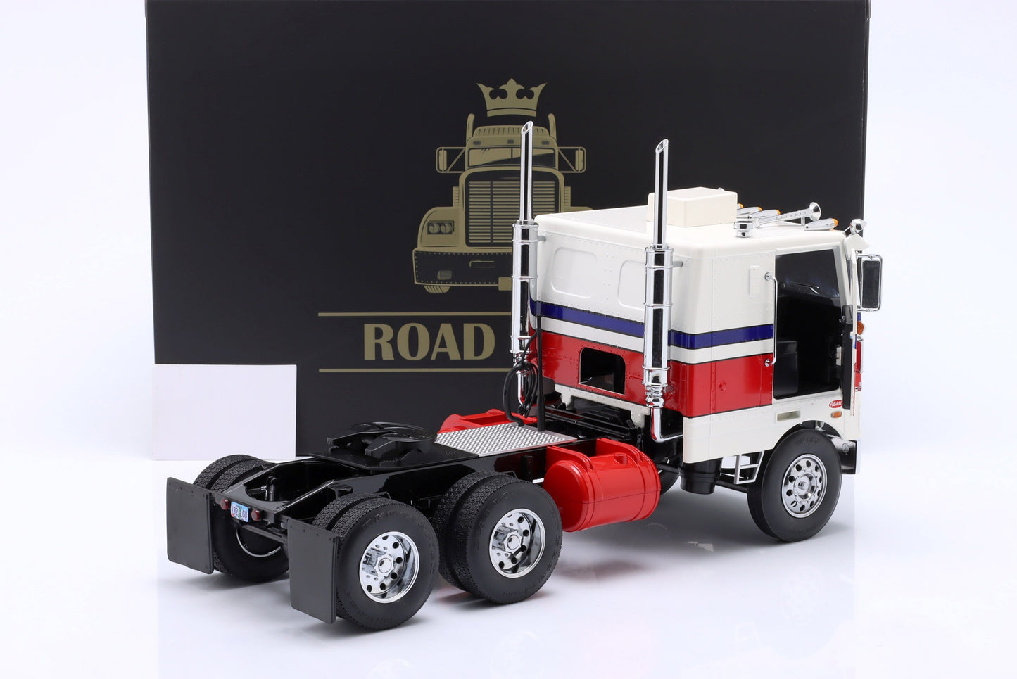 Cap Tractor Peterbilt 352 Pacemaker SZM 1977-1979 alb/rosu/albastru - 1/18 Road Kings
