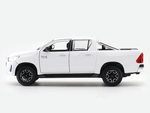 Toyota Hilux alba - 1/27 Maisto