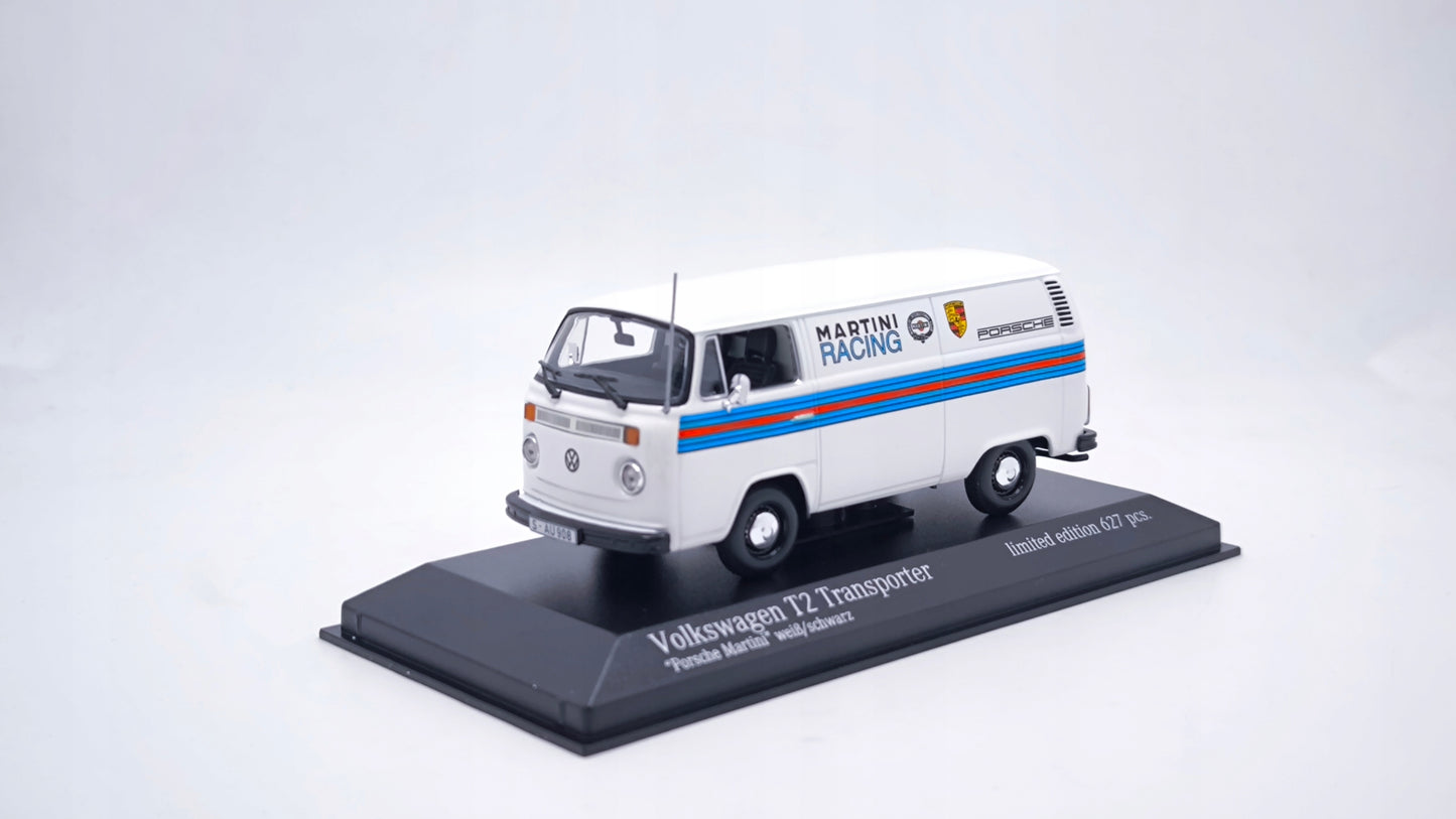 Volkswagen T2 Transporter "Porsche Martini" alb 1/627pcs cu vitrina plexiglass - 1/43 Minichamps