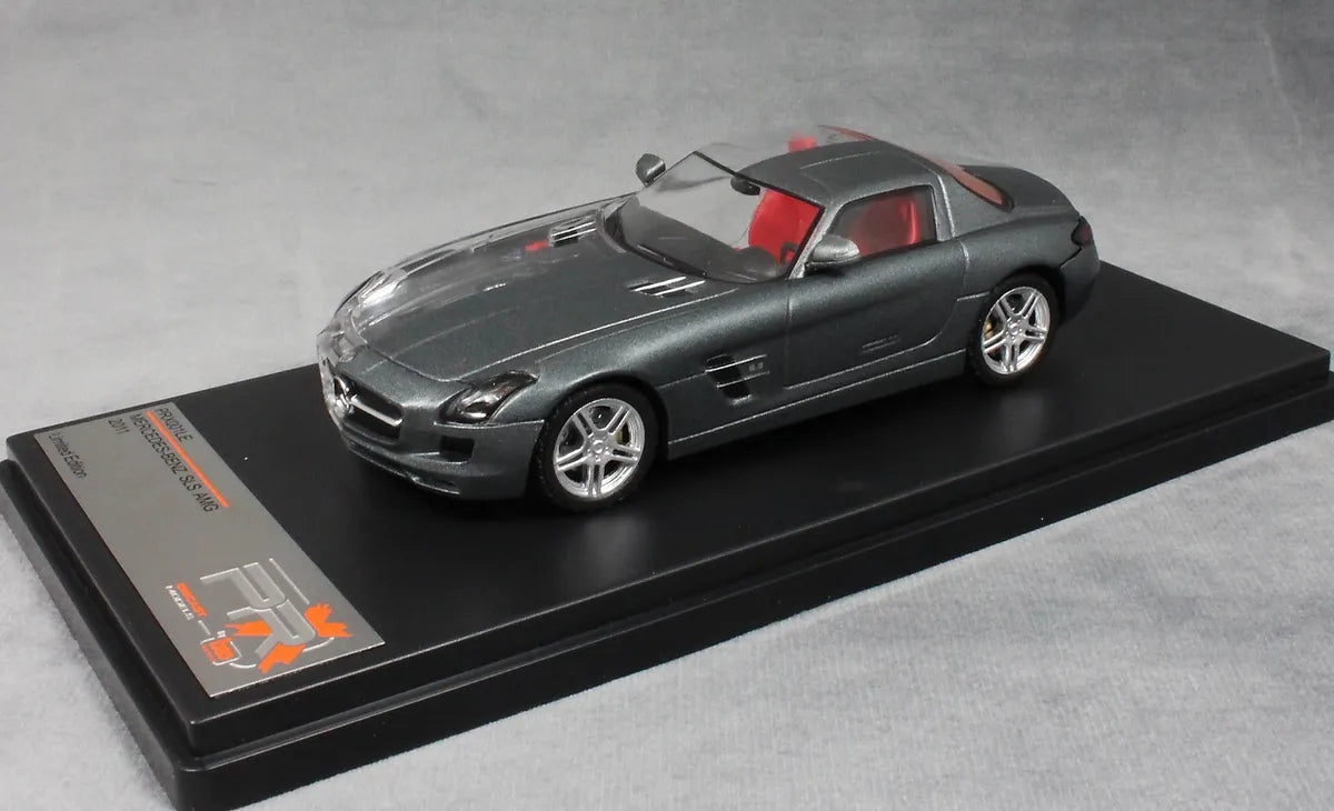 Mercedes SLS Amg 2011 cu vitrina plexiglass - 1/43 IxoModels