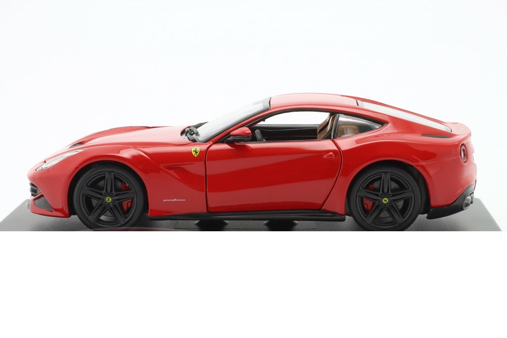 Ferrari F12 Berlinetta 2012 cu vitrina plexiglass - 1/24 Bburago
