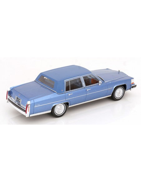 Cadillac Fleetwood Brougham albastru - 1/18 Model Car Group