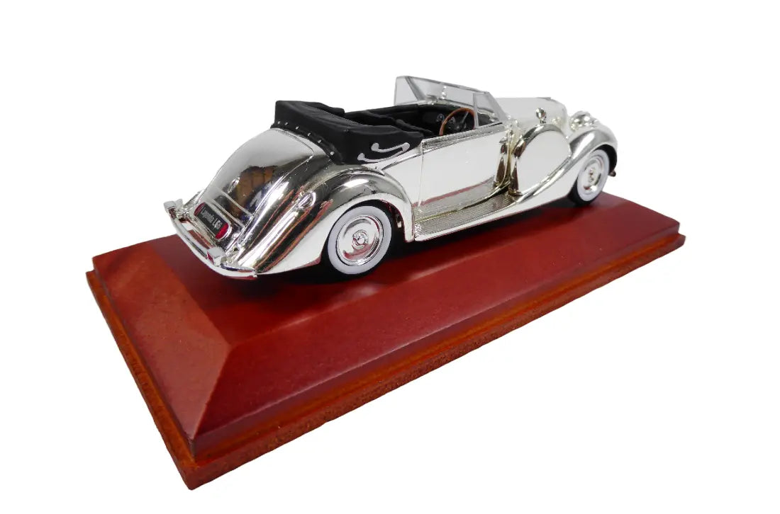 Lagonda LG 6 silver cu vitrina plexiglass (crapata) - 1/43 Atlas Collections
