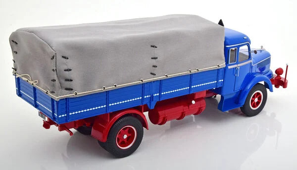 Camion Krupp Titan SWL 80 flatbed truck Baumann with tarp 1950-54 albastru/rosu - 1:18 Road Kings