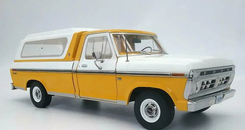 Ford F-100 1976 - 1/18 GREENLIGHT