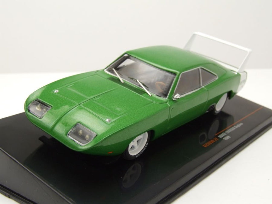 Dodge Charger Daytona 1969 verde/alb cu vitrina plexiglass - 1/43 Ixo Models