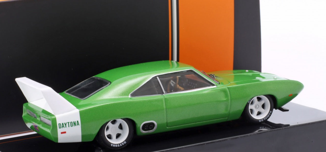 Dodge Charger Daytona 1969 verde/alb cu vitrina plexiglass - 1/43 Ixo Models
