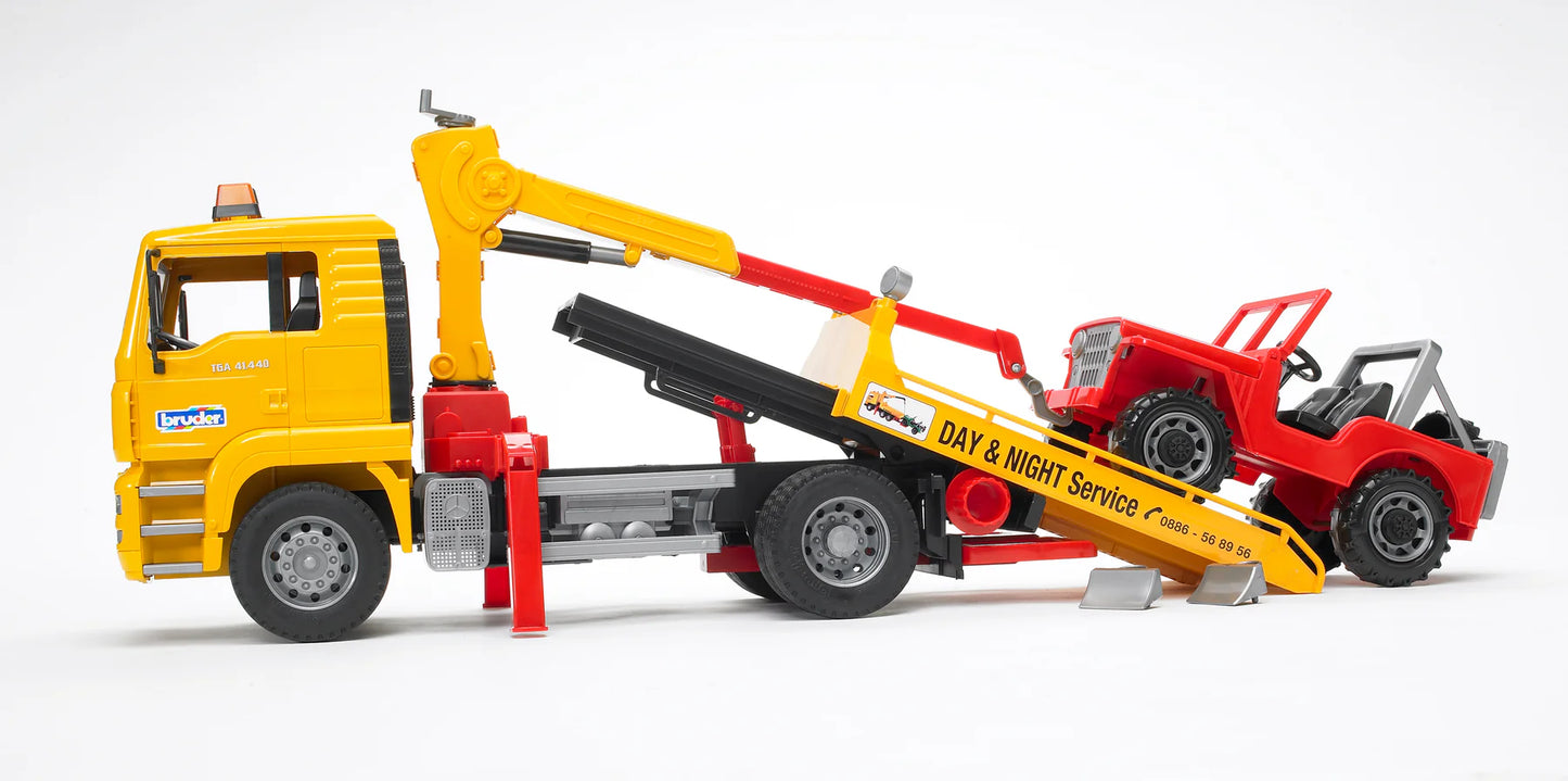 BRUDER 02750 - Camion de tractare MAN cu masina de teren Jeep