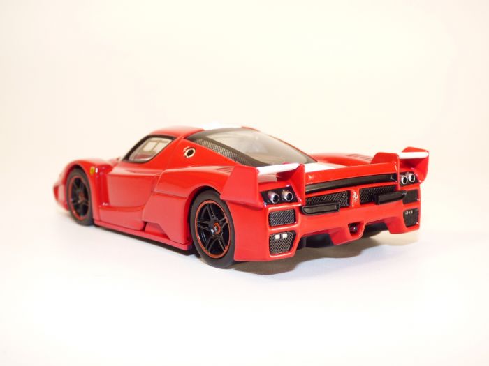 Ferrari Fxx rosu cu vitrina plexiglass - 1/43 Hot Wheels Elite