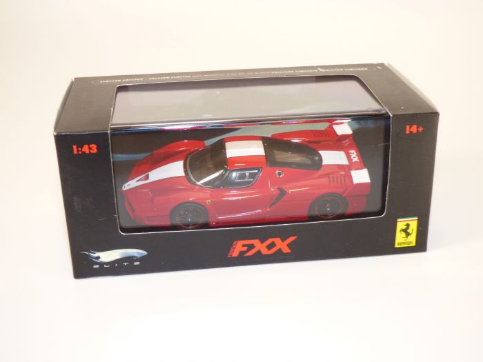 Ferrari Fxx rosu cu vitrina plexiglass - 1/43 Hot Wheels Elite