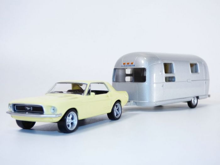 Ford Mustang 1968 galben si rulota - 1/43 Norev