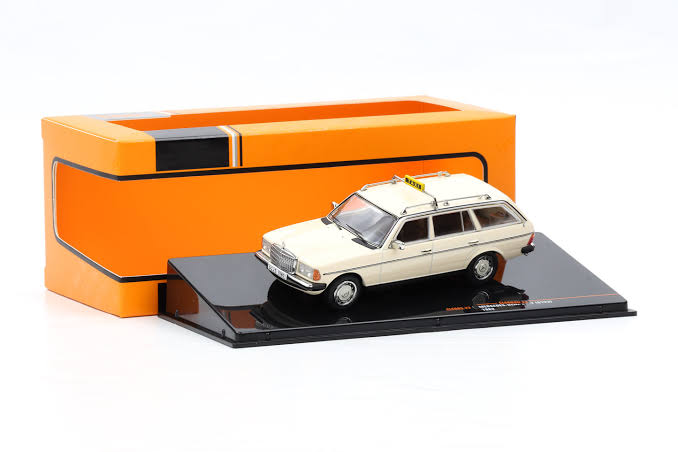 Mercedes-Benz 200T S123 1982 Taxi Germany cu vitrina plexiglass - 1/43 Ixo Modelcars