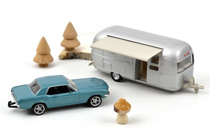 Ford Mustang 1968 bleu si rulota - 1/43 Norev