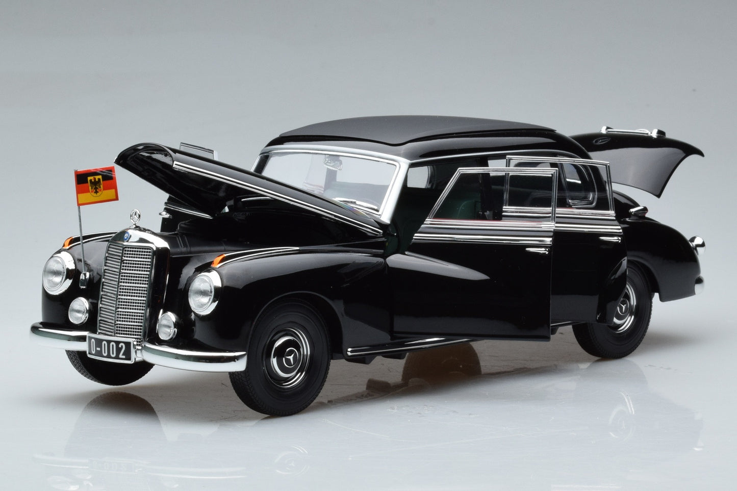 Mercedes-Benz 300 1955 Konrad Adenauer - 1/18 Norev