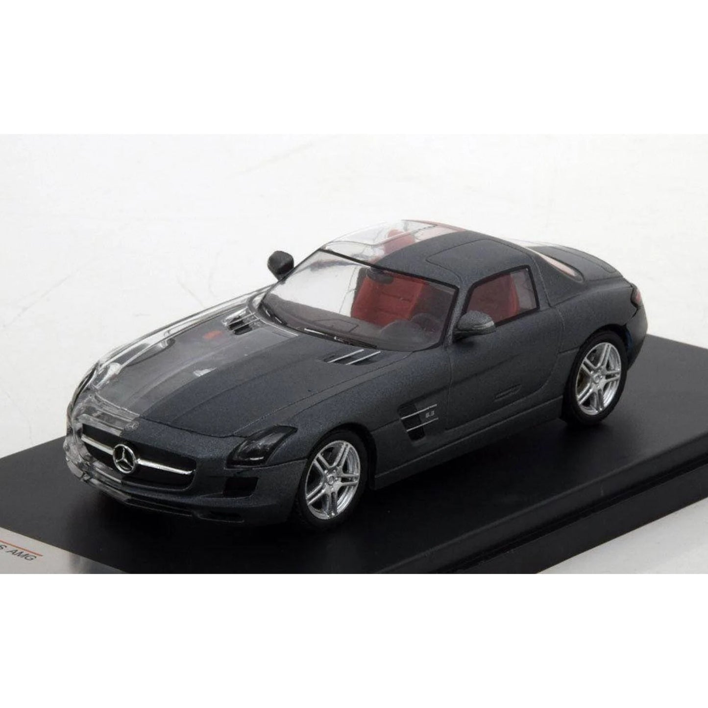 Mercedes SLS Amg 2011 cu vitrina plexiglass - 1/43 IxoModels