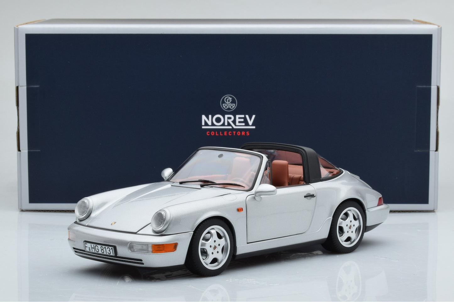 Porsche 911 Carrera 4 Targa 1990 argintiu - 1/18 Norev