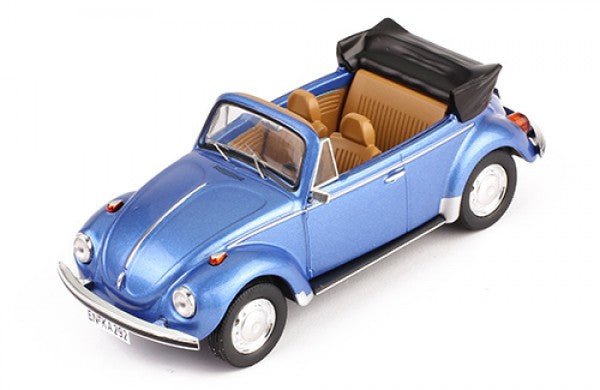 Volkswagen Super Beetle Convertible 1973 cu vitrina plexiglass - 1/43 de Ixo Models.