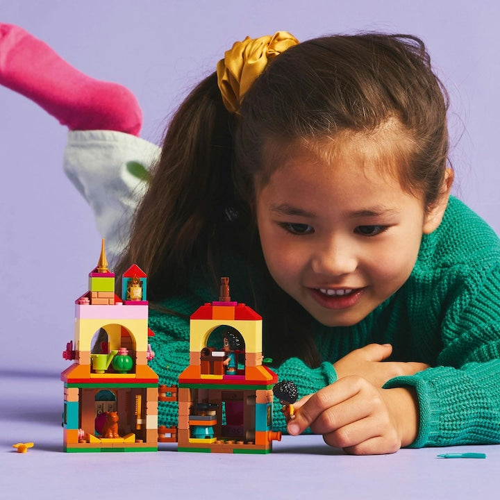 LEGO Disney 43261 - Minicasa din Encanto (186 piese)