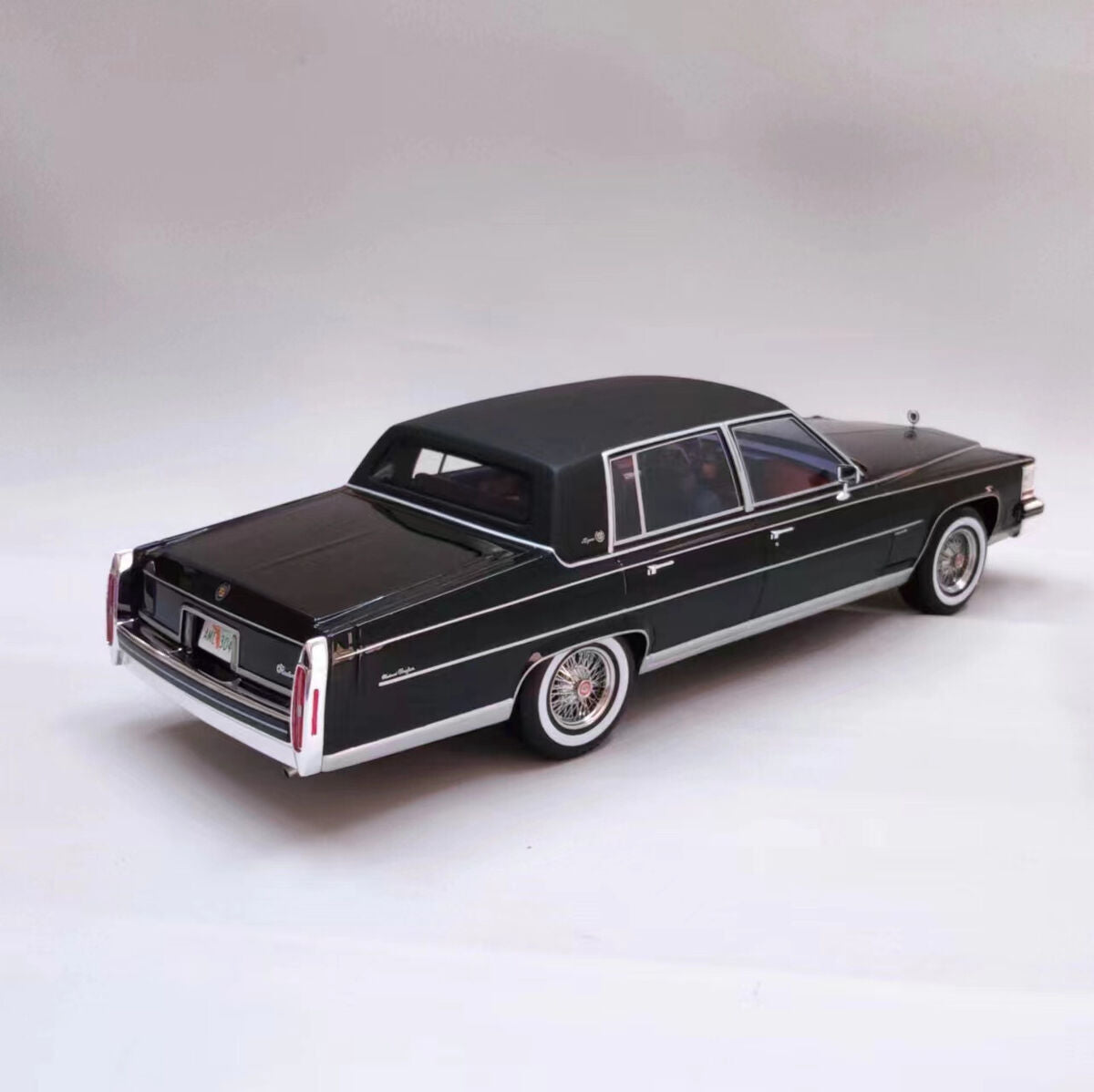 Cadillac Fleetwood Brougham negru - 1/18 Model Car Group